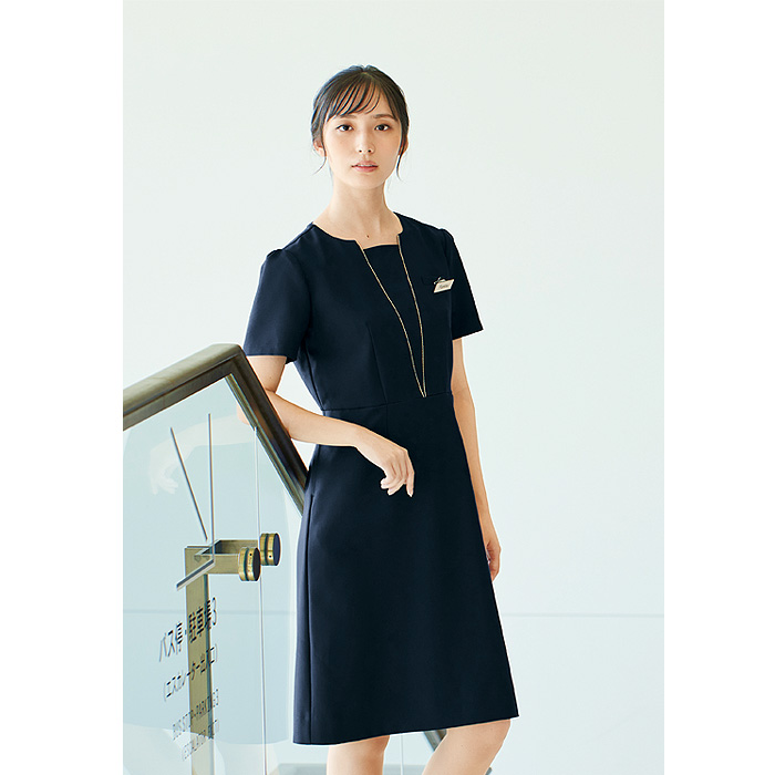 医療・美容現場向け　ワンピース　三色　きれいめ モデル