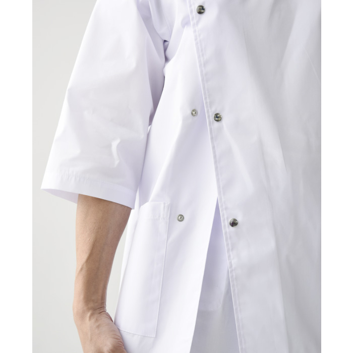 【栄養士・薬局】七分袖白衣【男性用】金属ドットボタンでメディカルらしさを感じさせるデザイン スペック