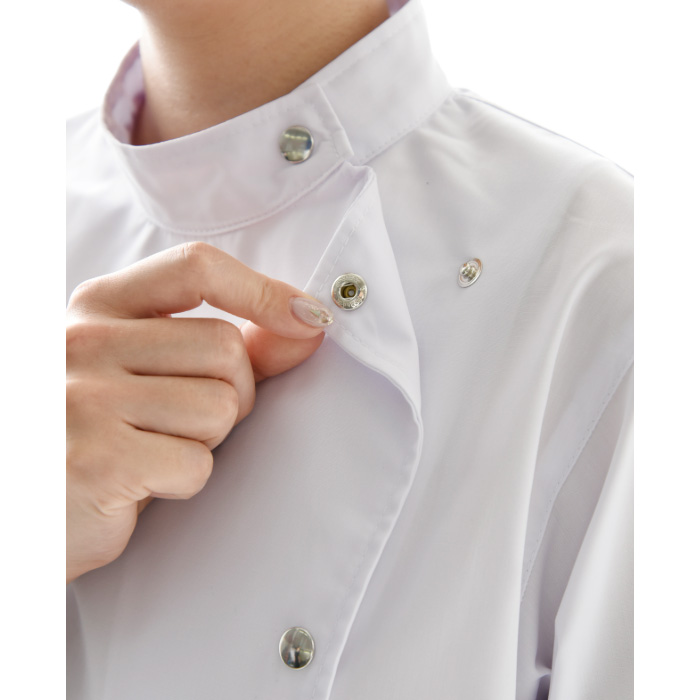 【栄養士・薬局】七分袖白衣【女性用】金属ドットボタンでメディカルらしさを感じさせるデザイン スペック