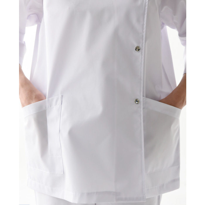 【栄養士・薬局】七分袖白衣【女性用】金属ドットボタンでメディカルらしさを感じさせるデザイン スペック