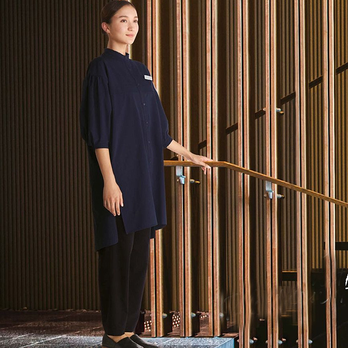 ロングシャツ　六分袖　スタンドカラー【女性用】　両脇スリットあり　AS8902　モデル