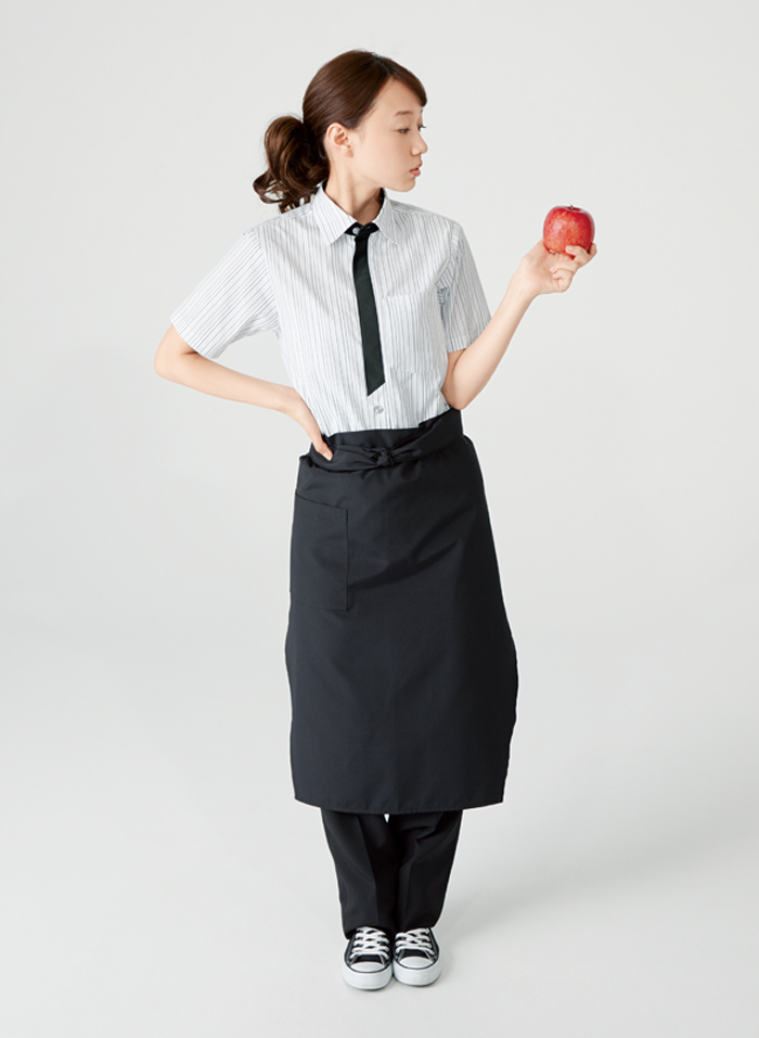 男女兼用七分袖ストライプシャツ 個性的なデザイン 飲食店業務用制服 モデル着用イメージ