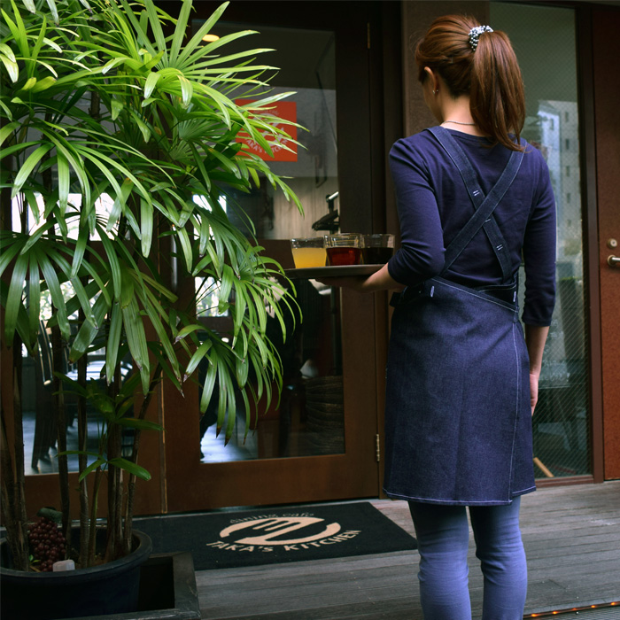 飲食店販売店制服　お尻がすっぽり隠れる胸付エプロン(タスキ型)ストレッチデニム