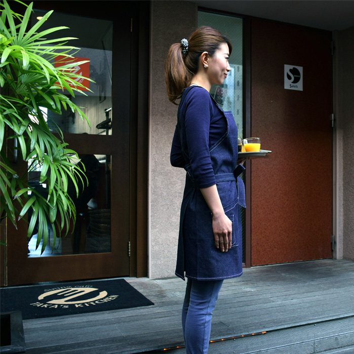 飲食店販売店制服　お尻がすっぽり隠れる胸付エプロン(タスキ型)ストレッチデニム