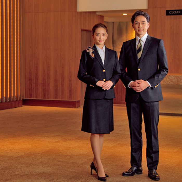 飲食店・サービス制服 　高級接客メンズスーツジャケット　男女で揃えて使える　モデル着用例