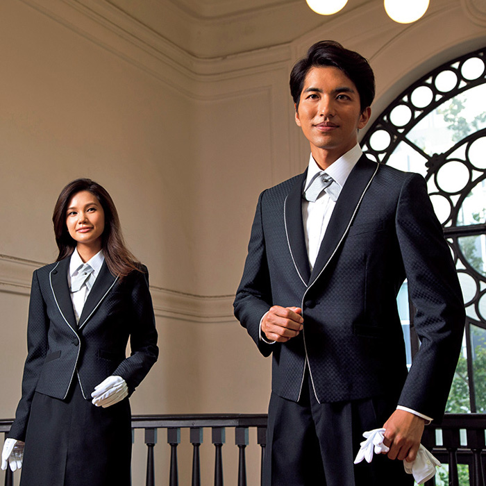 飲食店・サービス制服 　高級接客メンズスーツジャケット(ブラック)市松柄　男女で揃えて使える　モデル着用例