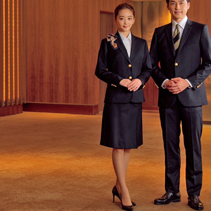 飲食店・サービス制服 　高級接客レディーススカート　男女でペアで揃えて使える(ネイビー)　モデル着用例