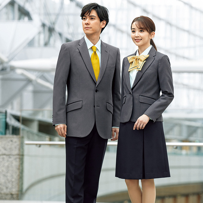 飲食店・サービス制服 　高級接客レディーススーツジャケット(グレー)　男女で揃えて使える　モデル着用例