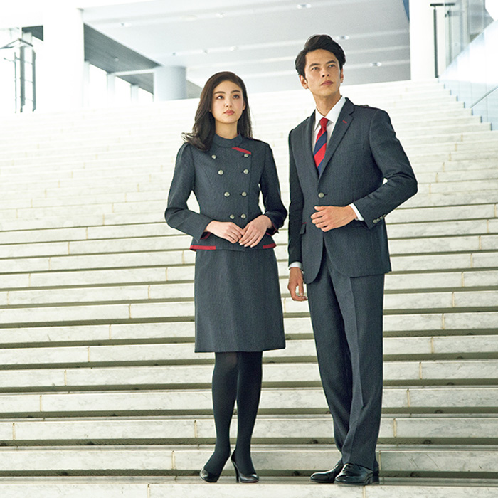 飲食店・サービス制服 　高級接客メンズパンツ(ストライプブラック)　モデル着用例