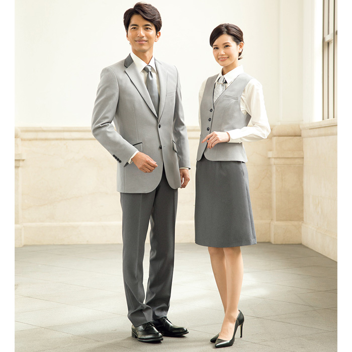 飲食店・サービス制服 　高級接客レディースベスト(グレー)　男女で揃えて使える　モデル着用例