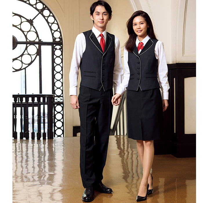 飲食店・サービス制服 　高級接客レディースベスト(ブラック)市松柄　男女で揃えて使える　モデル着用例