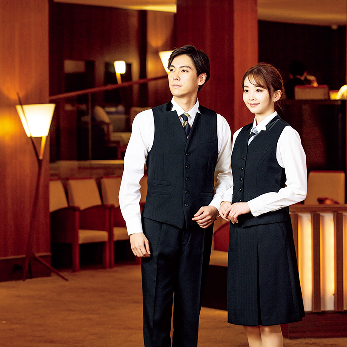 飲食店・サービス制服 　高級接客メンズベスト(ミッドナイト<濃紺>)　モデル着用例